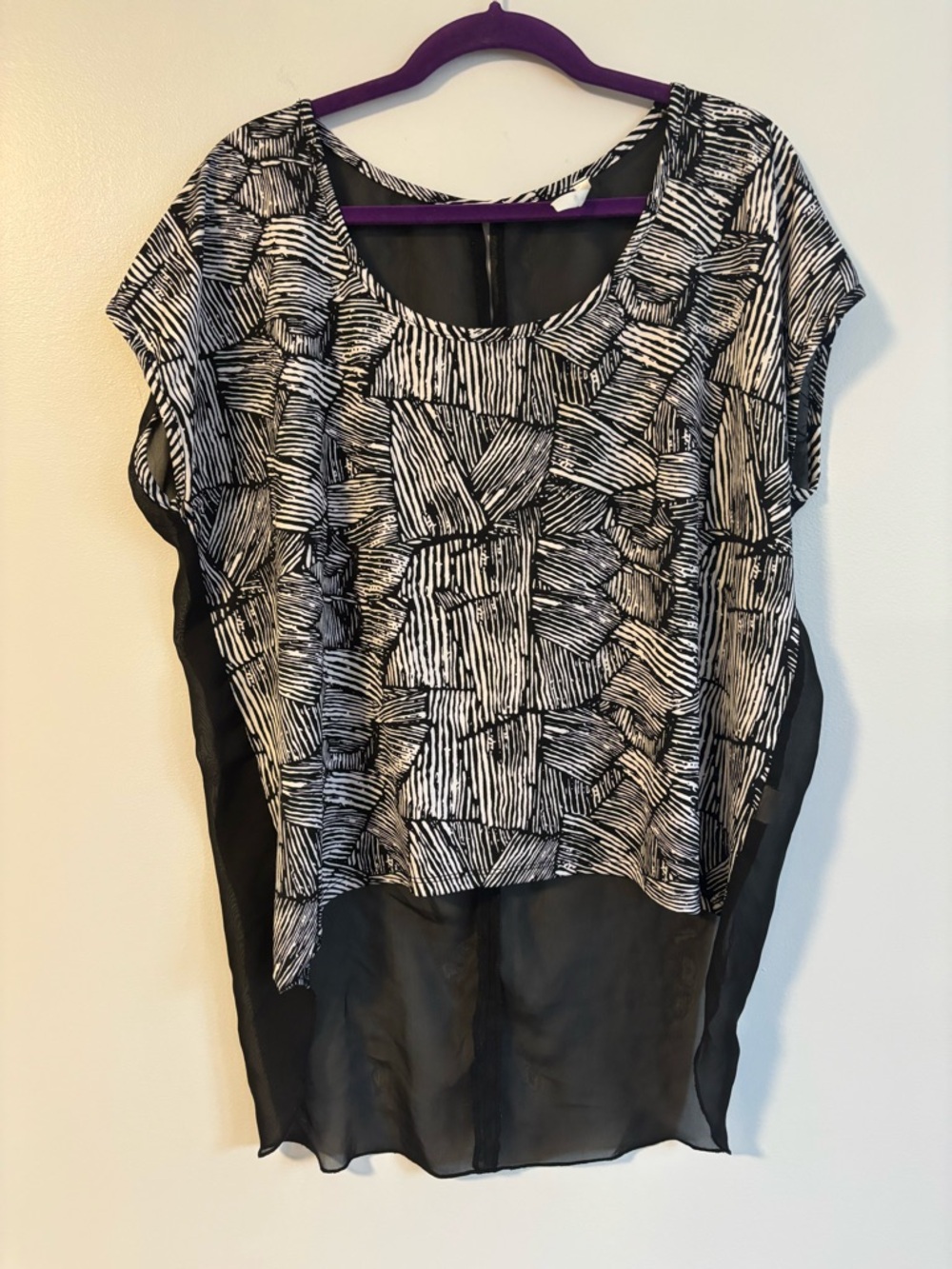Poet Scoop Neck blouse Black White Abstract Zebra Pattern Key Hole Back Large
